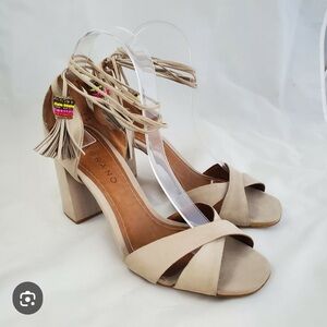 Chunky heel leather sandal with tassels